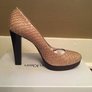 Calvin Klein Petal pumps